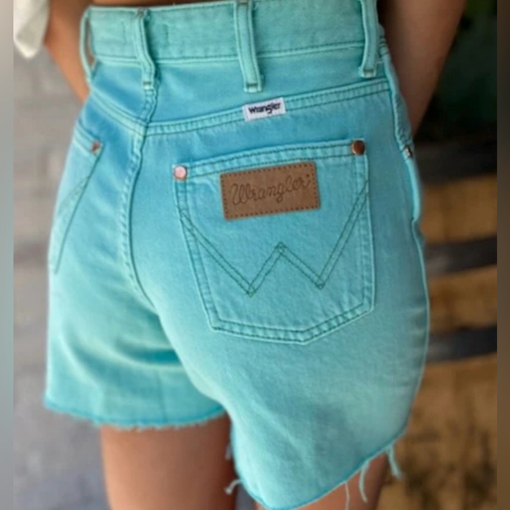 Wrangler Natural Dye Donna Frayed Hem Shorts